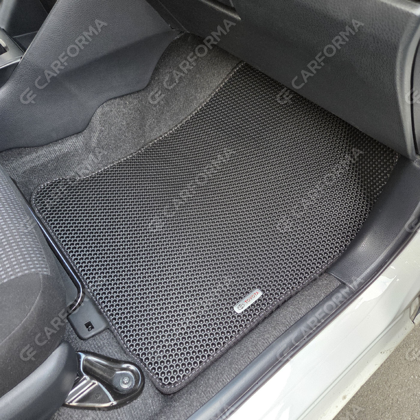 Ворсовые коврики на Toyota Yaris L 2013&nbsp;-&nbsp;2026 в Вологде