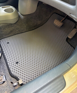 Ворсовые коврики на Toyota Vitz I 1998 - 2005 в Вологде Ворсовые коврики на Toyota Vitz I 1998 - 2005 в Вологде